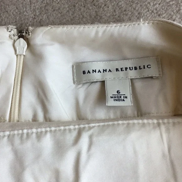 Banana Republic pencil skirt w/front pockets, back zipper, creamy white, size 6 - Picture 6 of 7